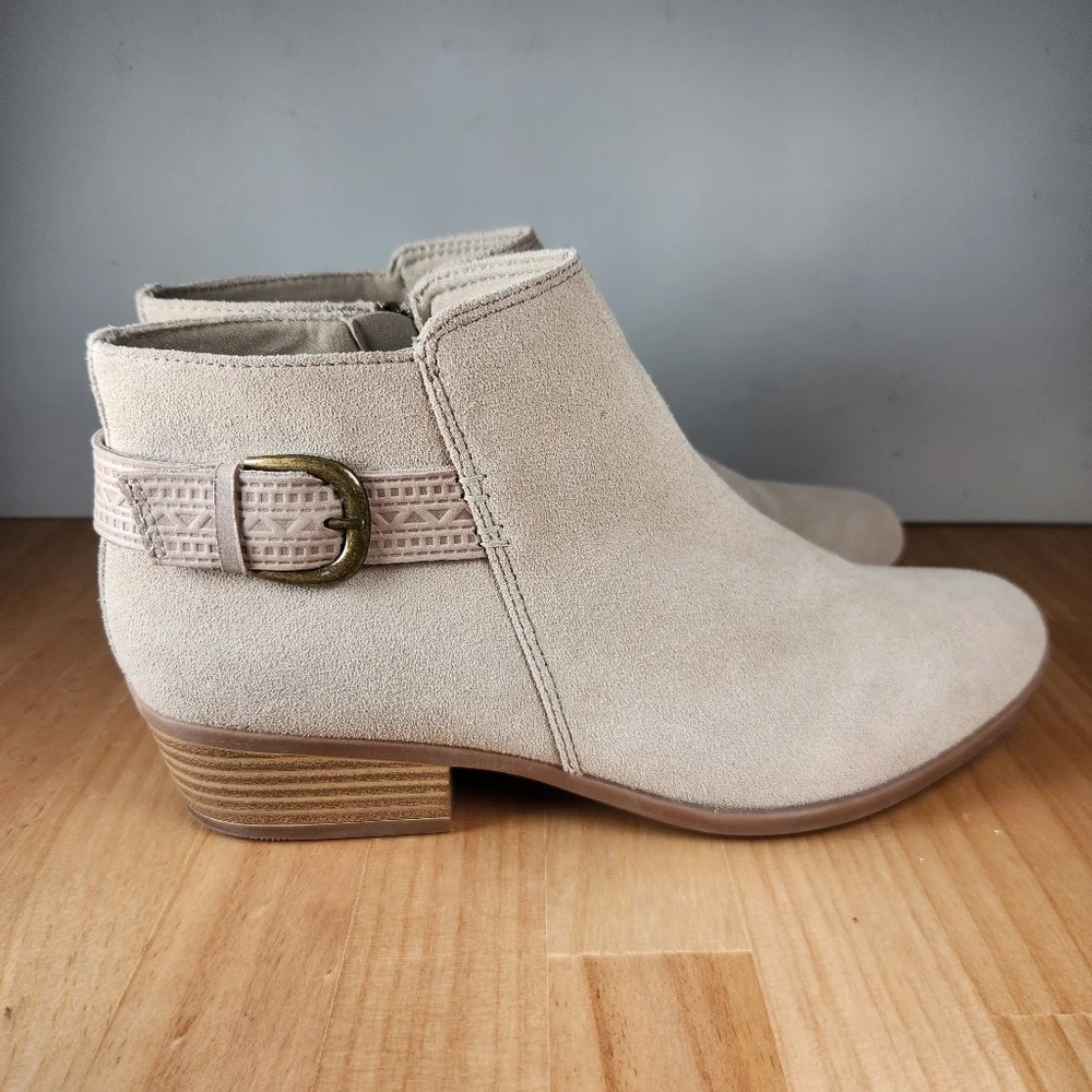 Clarks Collection Addiy Kara Ankle Boots Women's 10 Sand Suede - Picture 5 of 13